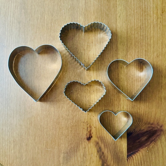 R&M INTERNATIONAL | Vintage Heart Shaped Cookie Cutters (Fluted and Plain) - Picture 3 of 3